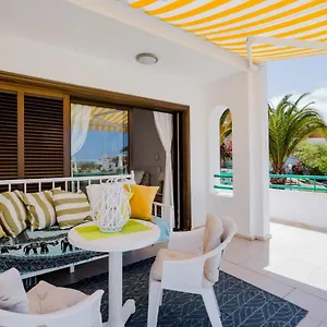 https://las-carabelas-8-next-to-the-sea-and-all-amenities.adeje-hotels.com
